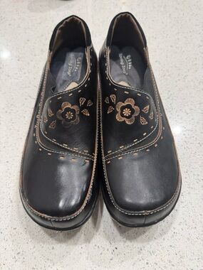 Spring Step Black Slip-On Mules with Tan Floral Stitching